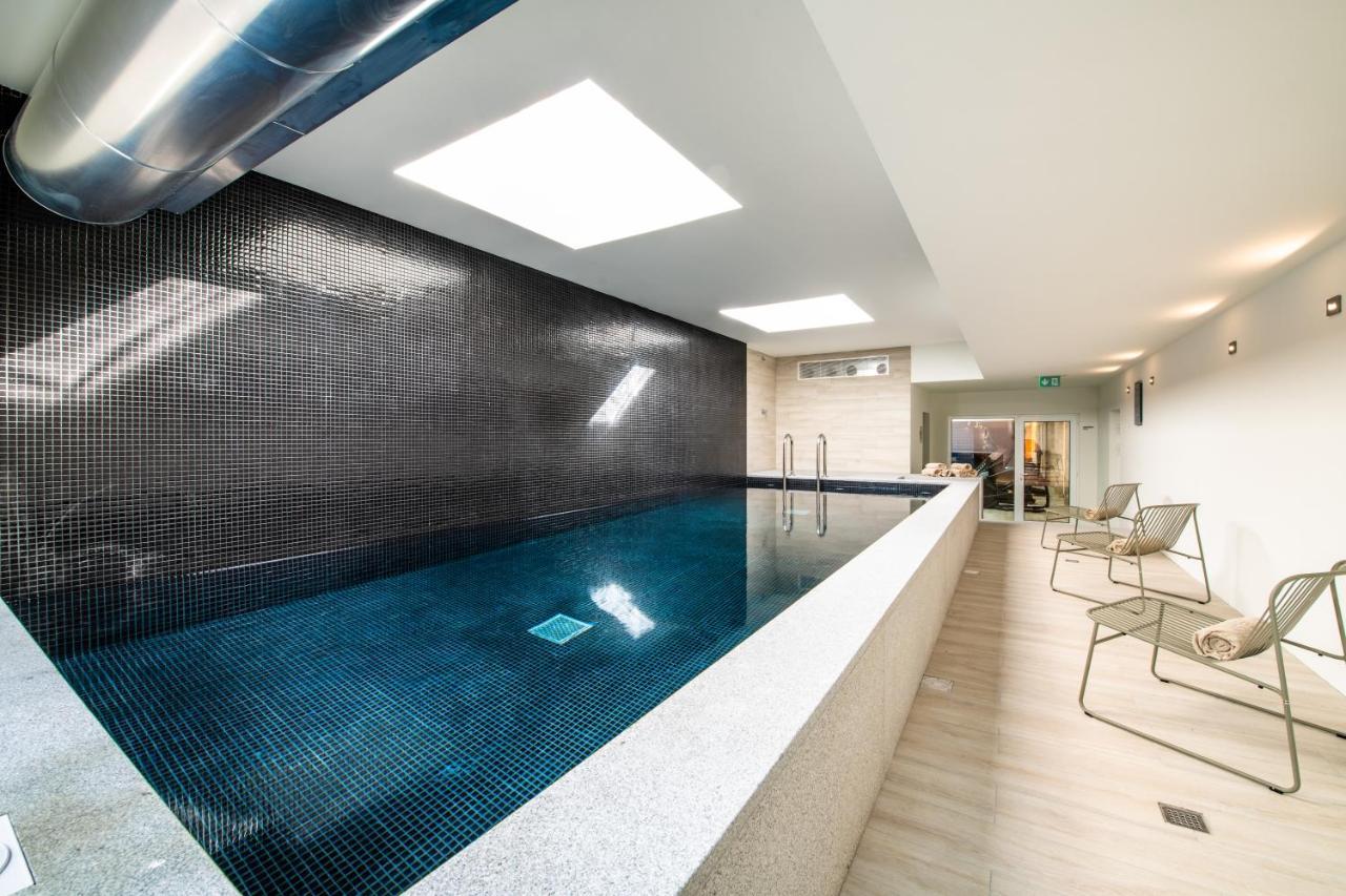 Pestana Douro Riverside - Preferred Hotels & Resorts, Lifestyle Valbom  Dış mekan fotoğraf The swimming pool at The Dorchester