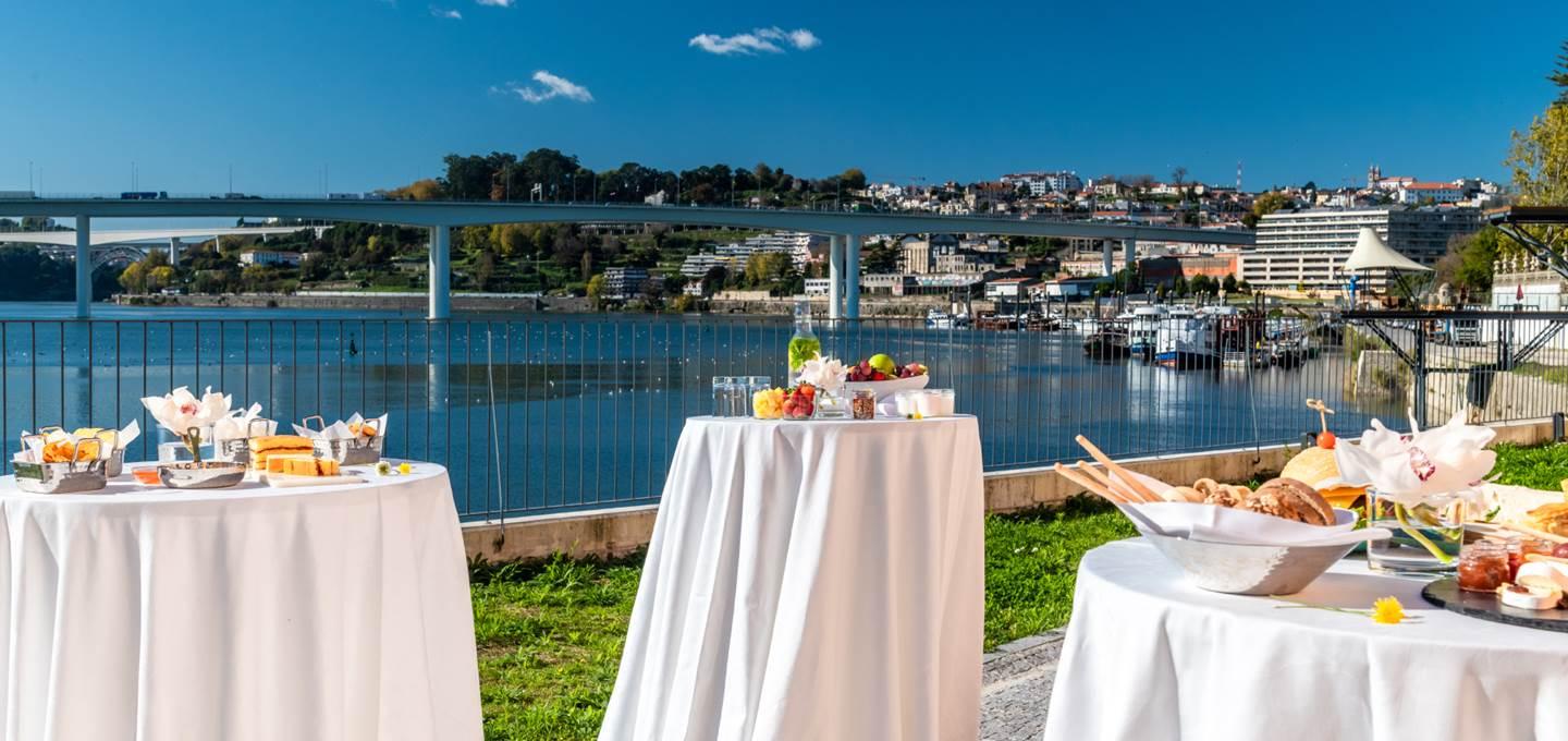 Pestana Douro Riverside - Preferred Hotels & Resorts, Lifestyle Valbom  Dış mekan fotoğraf View of the Rhine from the hotel